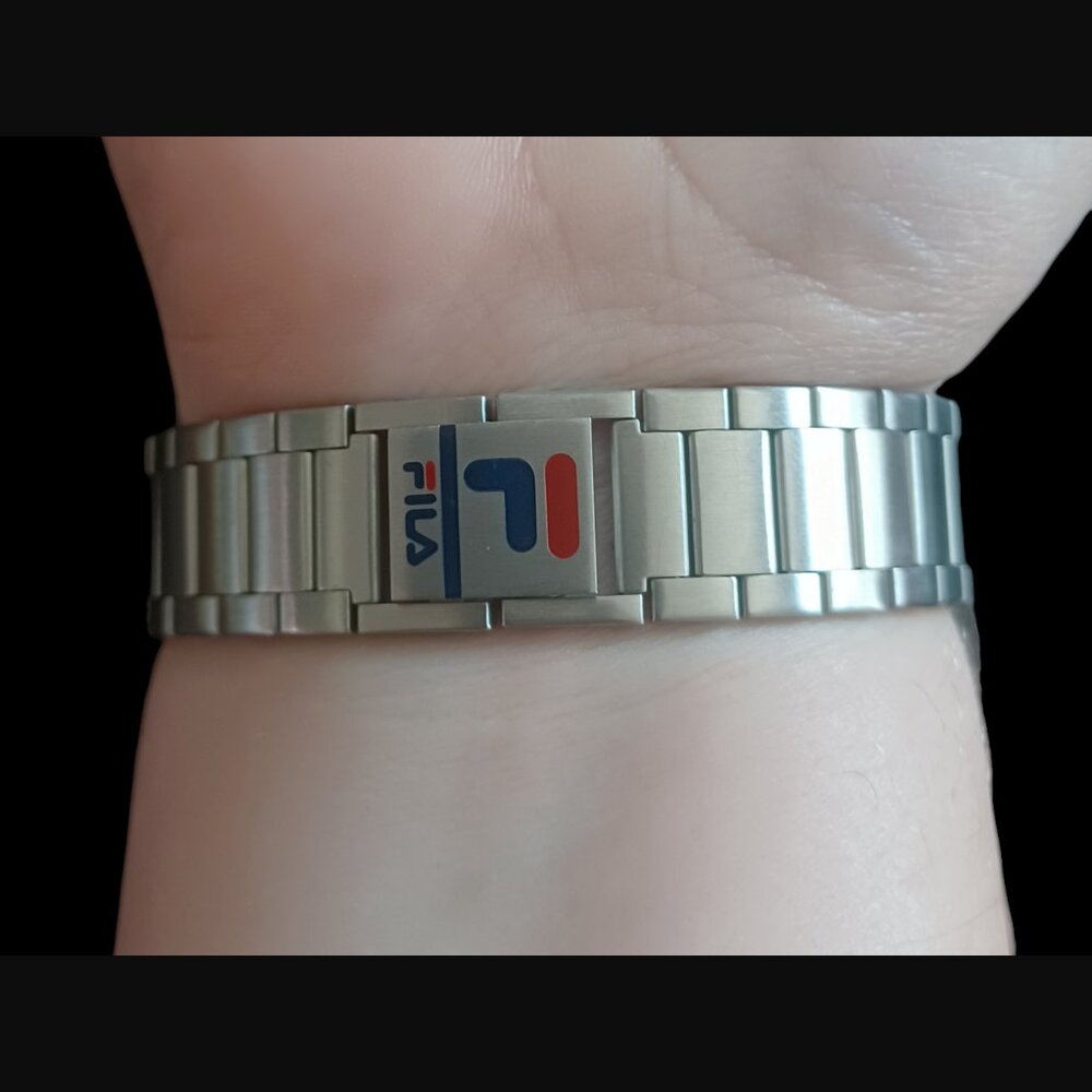 Vintage Fila Wiss Silver Tone Stainless Steel Water Resistant F200M Wristwatch - Picture 13 of 13